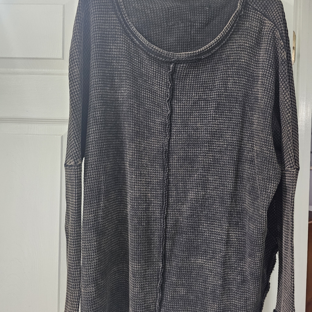 Zenana Outfitters Black and Gray Textured Top